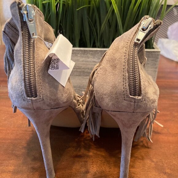 Steve Madden Taupe Fringly Sandals  Size 8 - Picture 5 of 10